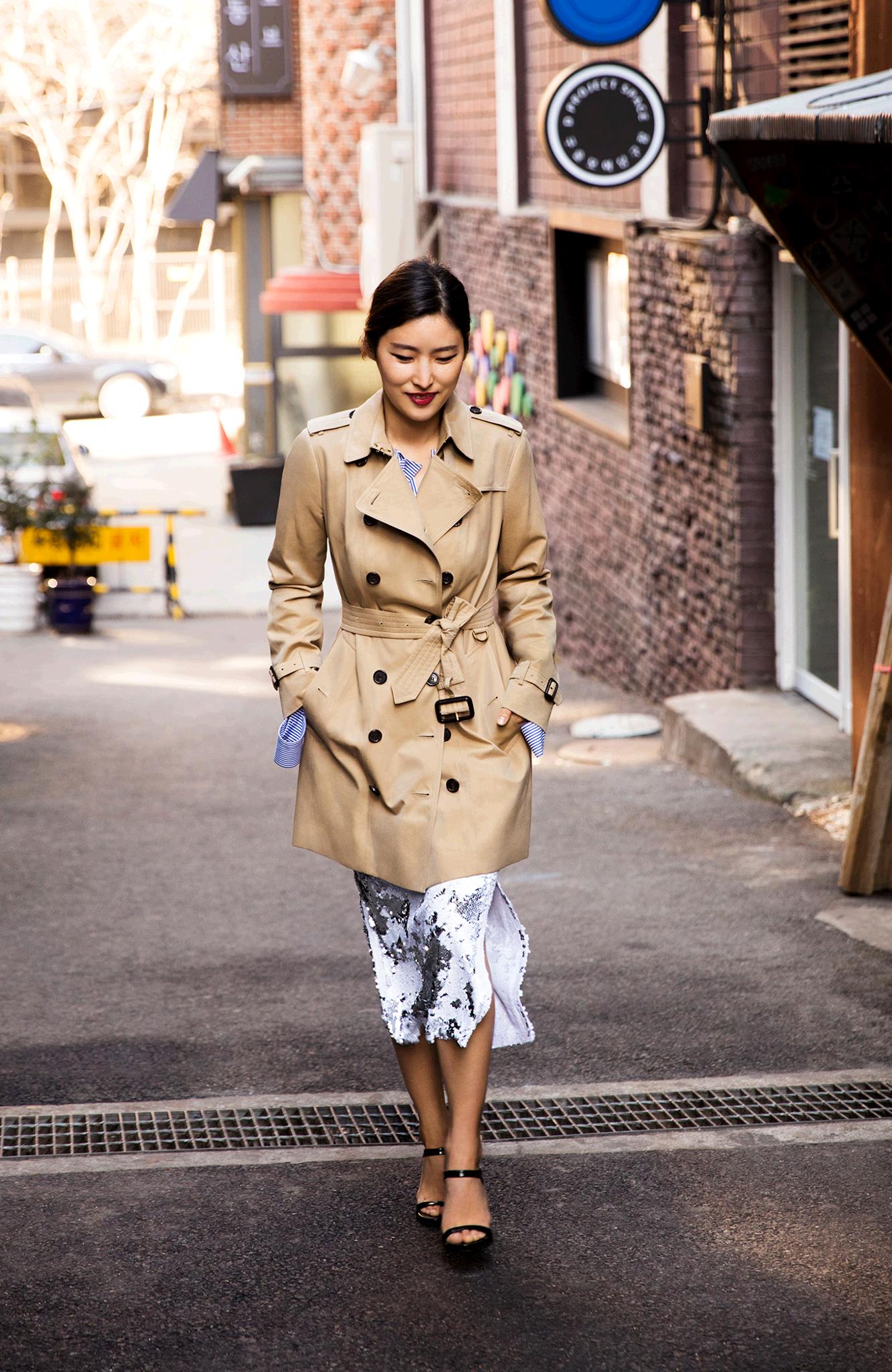 Burberry on Twitter: "Fashion Designer Jung Ji Youn in Hannam-dong, wearing  a long Burberry Sandringham trench for #AOTT Seoul https://t.co/VJF7O1jtpb"  / Twitter