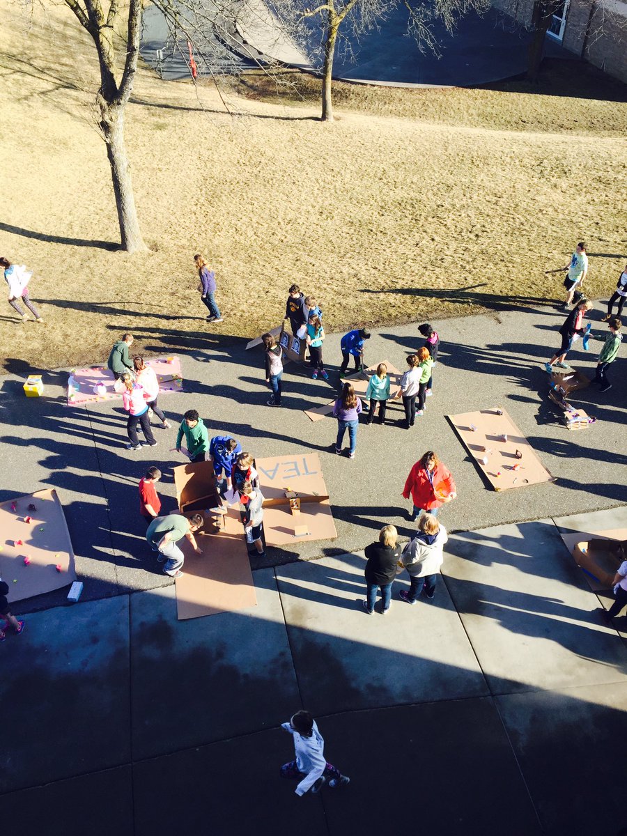 ABSKujawski's tweet image. Play Hard Day! Building mini-golf holes w/cardboard. #funeverywhere