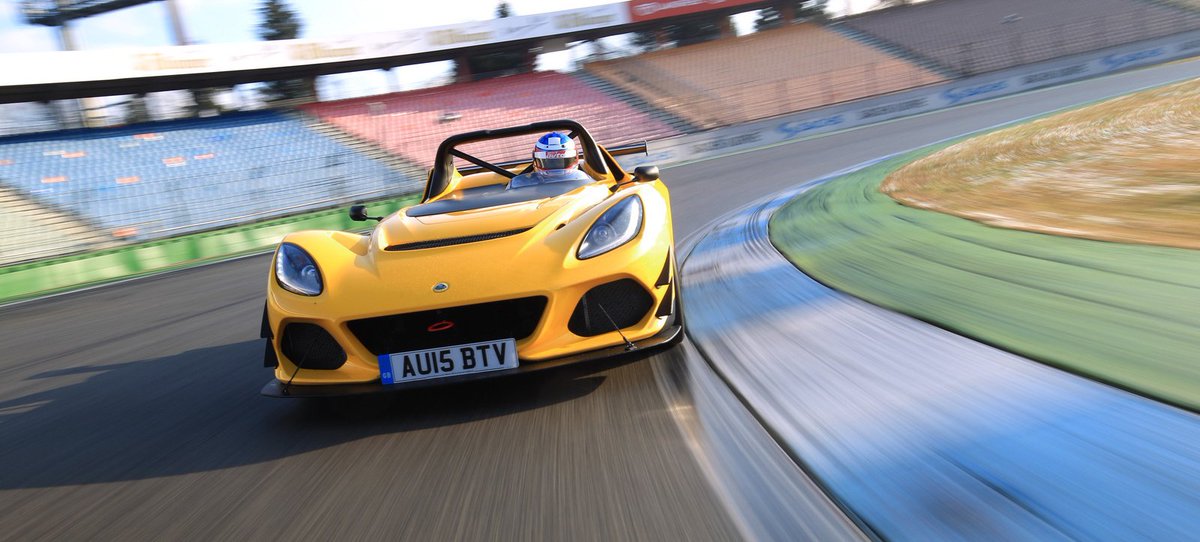 Jalopnik's tweet photo. This tiny Lotus is faster than a Porsche 918 https://t.co/sMulYX7c9L https://t.co/AMoEvFABvA