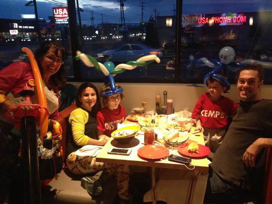 localtunity's tweet image. #DealoftheDay: Save big on family dining at these 20 places your kids can eat for free in South #NJ! #WeStandLocal