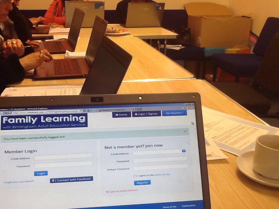 familylearnbham's tweet photo. Family learning #parents busy creating their #CVs! Watch our video to see how simple it is https://t.co/qxuAFJYJBn https://t.co/RuODlu0NlY