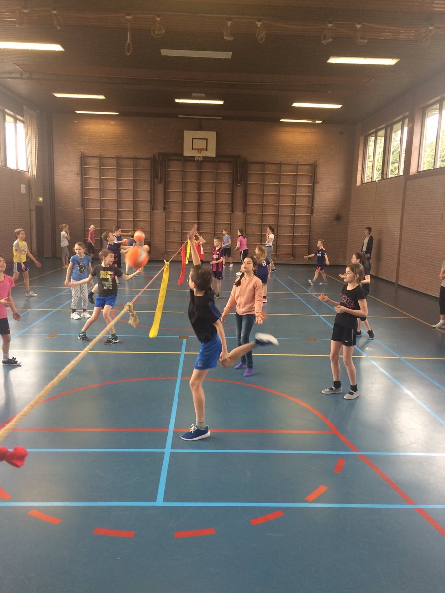 SuzanneLuys's tweet photo. Het nieuwe #smashbal pakket van @VoreoRavenstein is zéér succesvol getest op BS t Schrijverke @OptimusPO @SEC_Oss https://t.co/mDSoPG6Ics