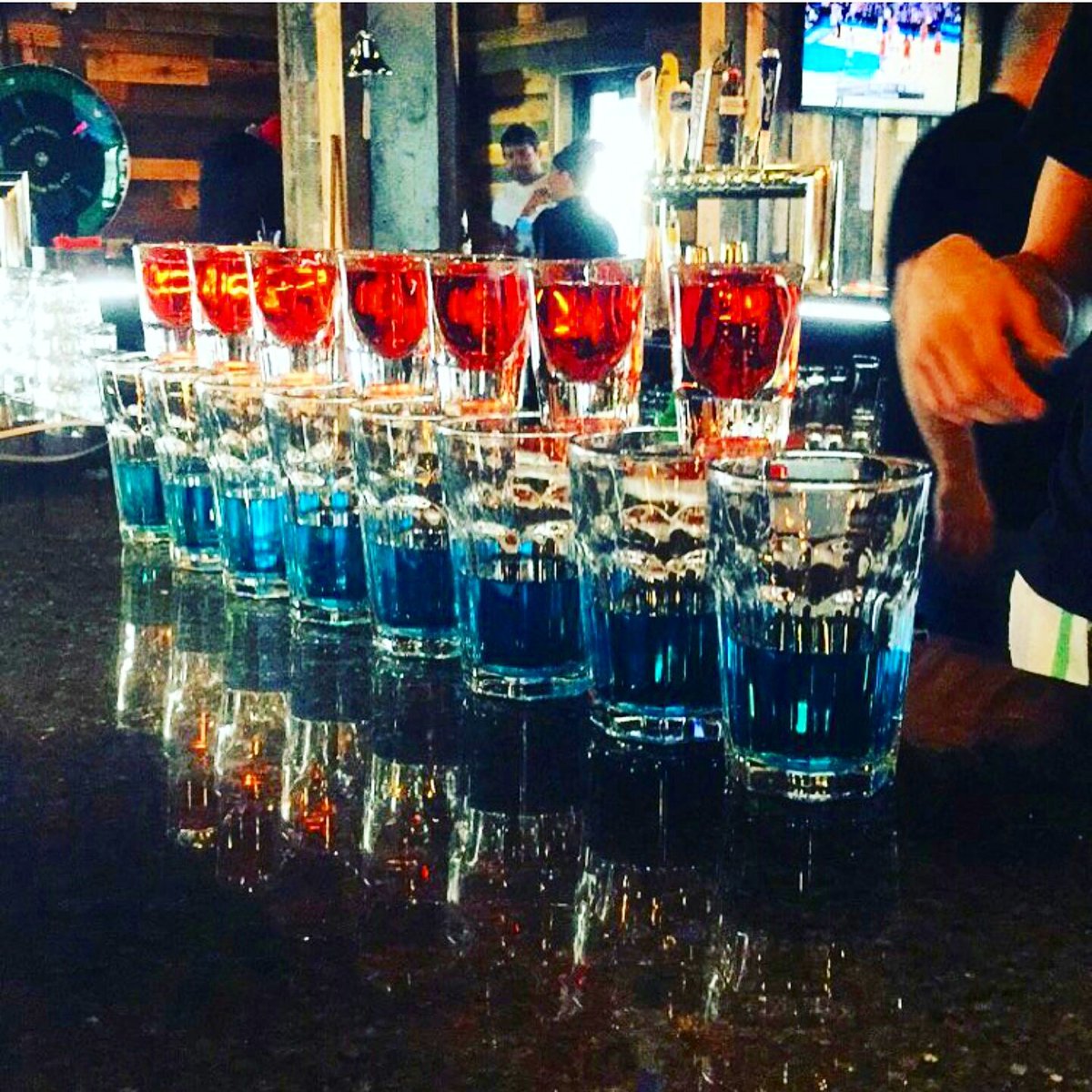 Drink_LiquidIce's tweet photo. #ChuckNorris #drinks #liquidice #blue #uvcherry #cocktail #mixology #retweet #best #taste https://t.co/CAX3SLuIAW