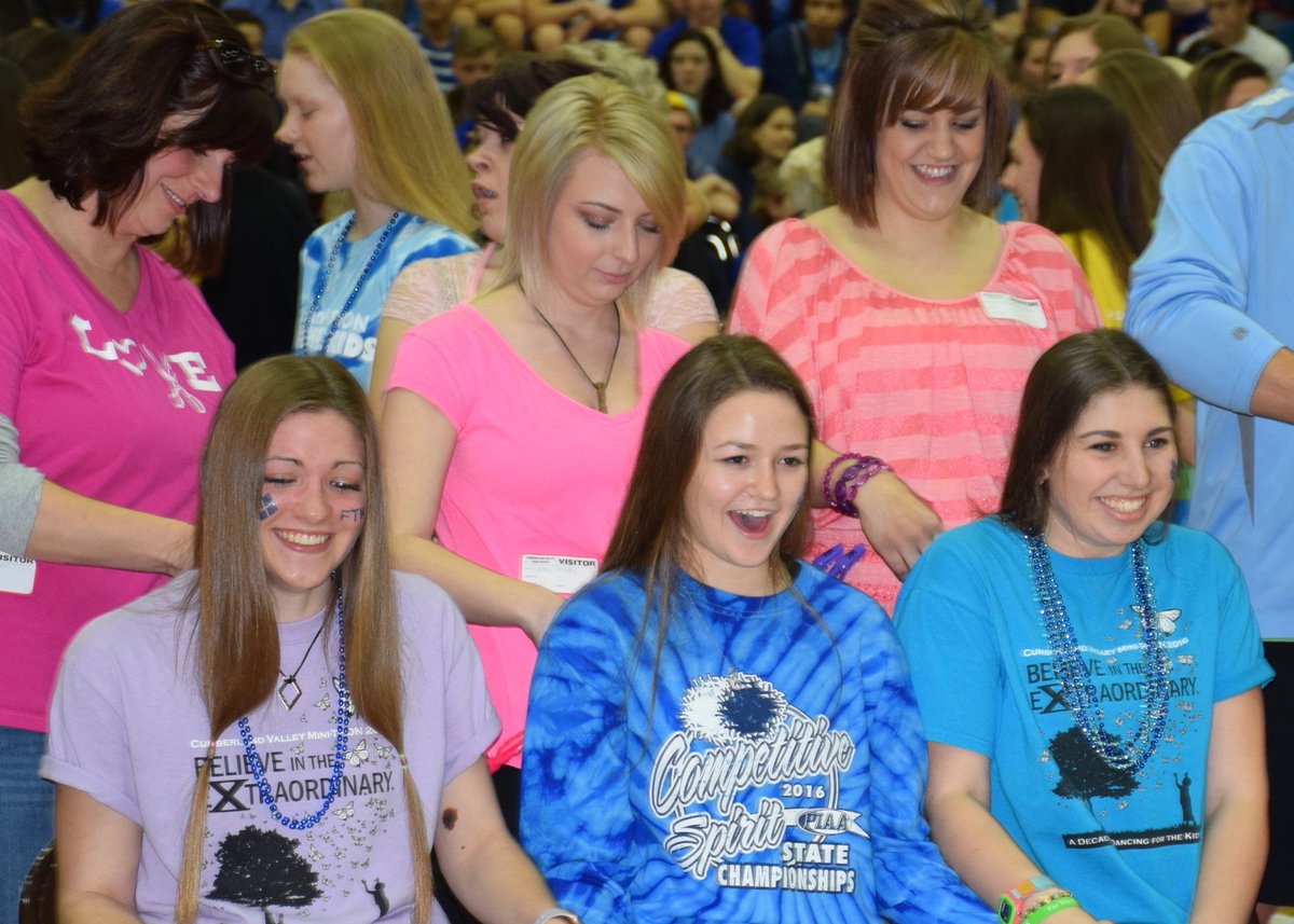 CVSDnews's tweet photo. 80+ donate locks during @CVminiTHON pep rally. #thon2016 #FTK https://t.co/PdVNwdR4AX