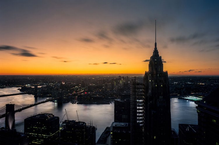 jpmorgan's tweet photo. Seen in #NYC: A $JPM employee captured this eastward view from his office in downtown Manhattan. https://t.co/MM6VT2MG0N
