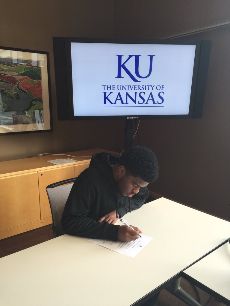 Tom Clark tweet media