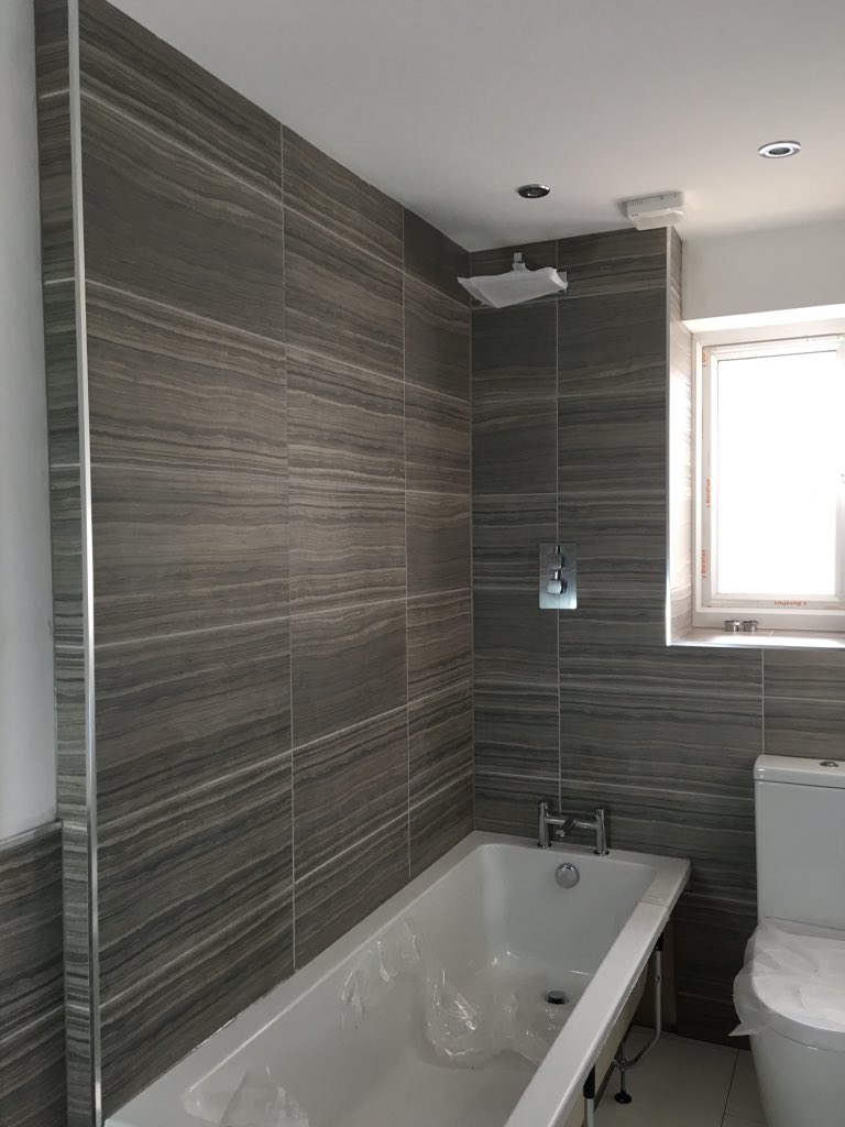 dmuttentiling's tweet image. Another bathroom finished today. Tiles are Bolina Grey with @BALtiling Gunsmoke grout and @GenesisAPS trim. #tiling