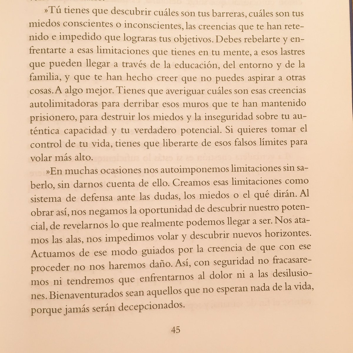 Bienaventurados sean aquellos que no esperan nada de la vida, porque jamás serán decepcionados!@Jiriondo