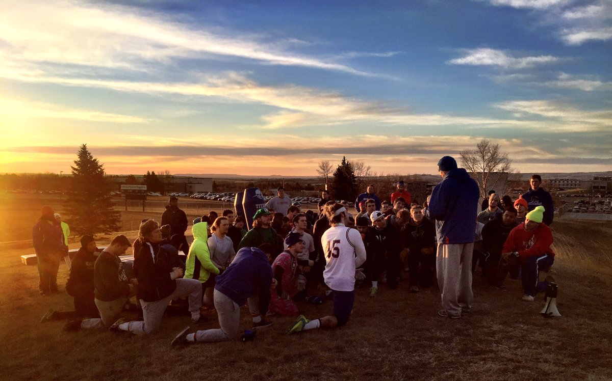 RhondaOlson13's tweet photo. Sun rises on the Marauders as they finish Hell Week! #teamwork #marauders #hellweekisover https://t.co/MecbwnRu3y