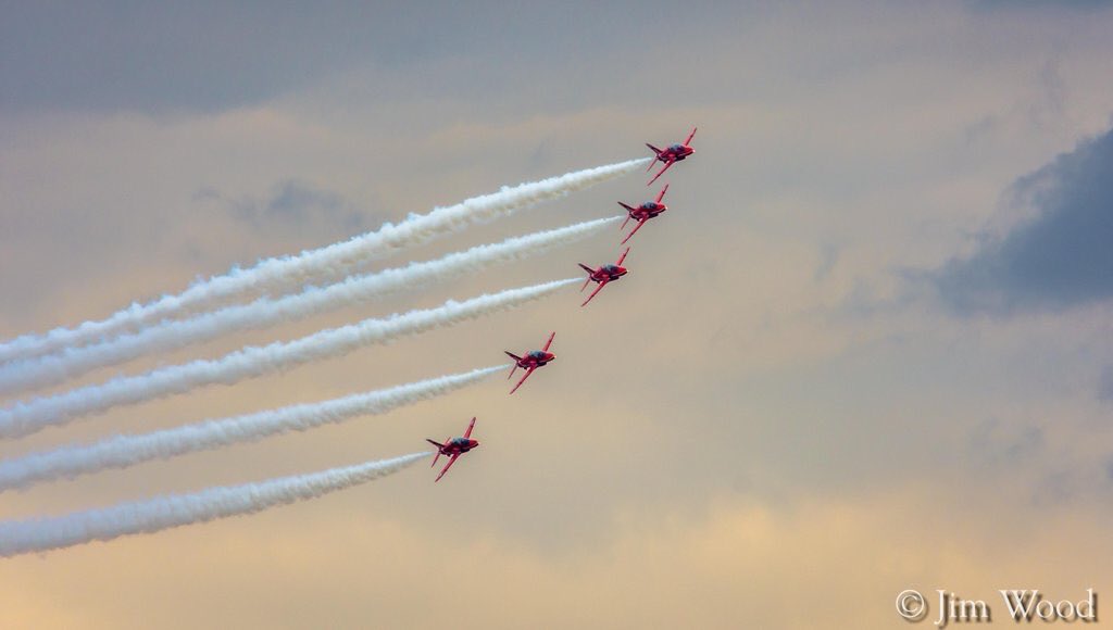 Lincs_strongman's tweet photo. Finally got my photo of @rafredarrows framed. Taken August 15 during practice at RAF Scampton. #5ship https://t.co/GAusKdSltG