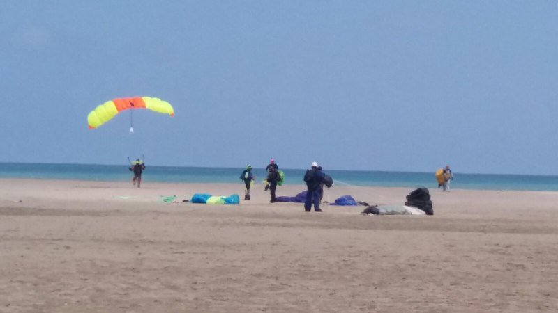 (IMÁGENES) Se desarrolla con éxito #SkyDiveManta en los cielos del país de los cuatro mundos, #Ecuador ✈