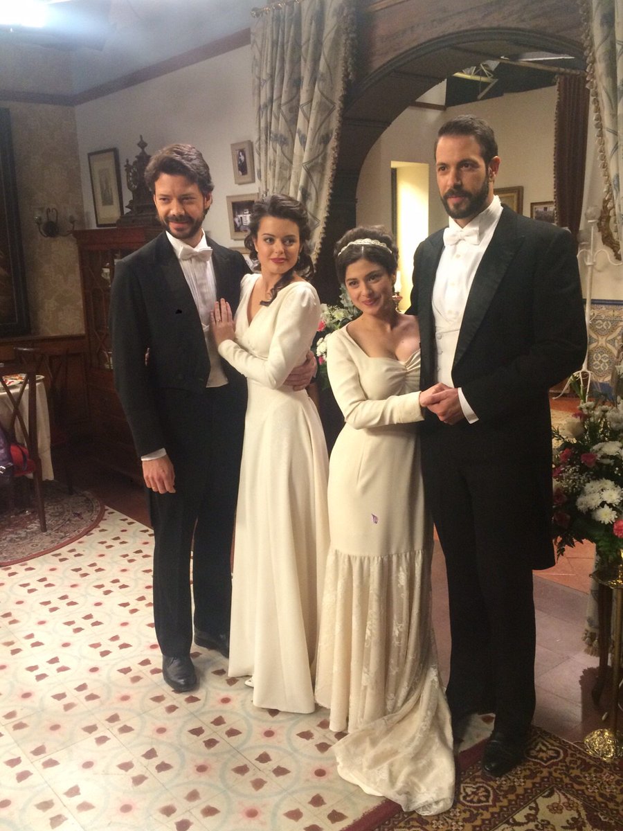 grupoboomerang's tweet photo. Así se grabó la celebración de las bodas en #PuenteViejo https://t.co/pGHtSl8q8w