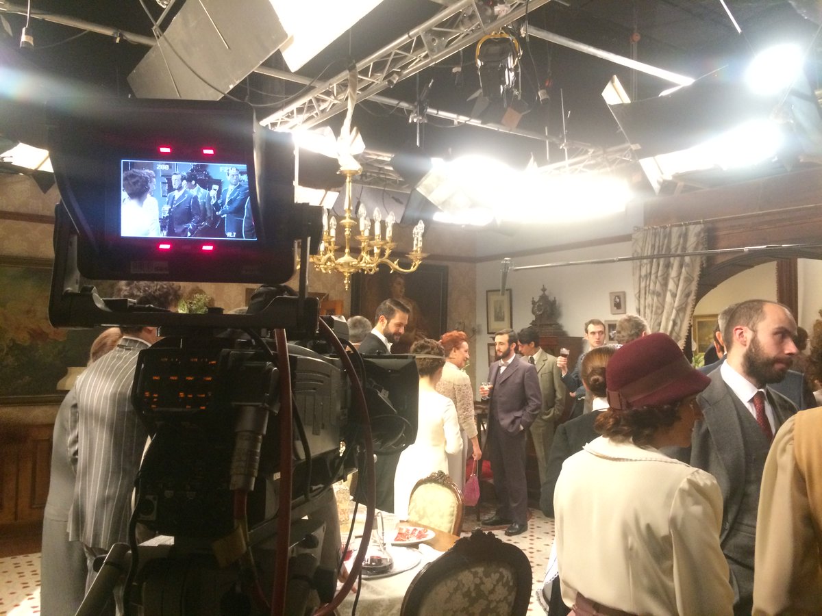 grupoboomerang's tweet photo. Así se grabó la celebración de las bodas en #PuenteViejo https://t.co/pGHtSl8q8w