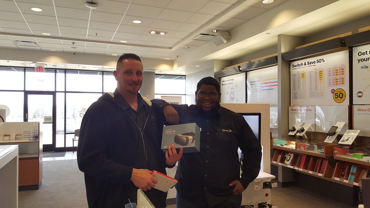 amberatsprint's tweet photo. Ken joins Sprint from Verizon! Welcome Ken! Great job David! @ChappySprint @TeamDixon1 @marceloclaure @pierresprint https://t.co/f8NZMK3lOc