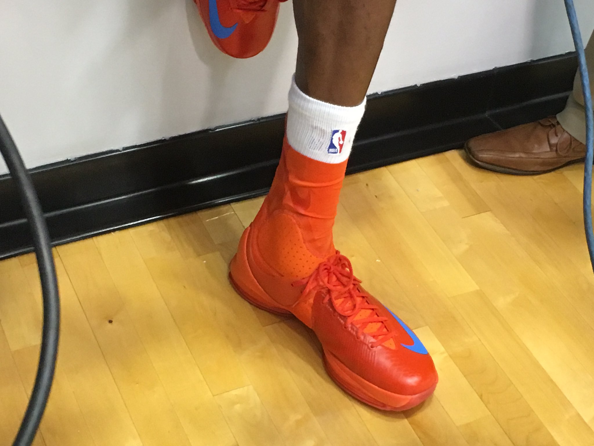 Anthony Slater on X Kevin Durant wearing the KD8 Elite at shootaround today. Said he s comfortable wearing them for games https t Zim4BWWIPH X