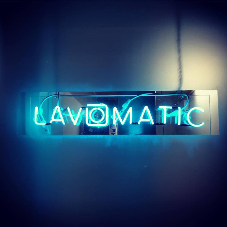From now on we are spotting #SECRETBARS in Paris, first off is Lavomatic. How to find it: illegalground.com/paris/