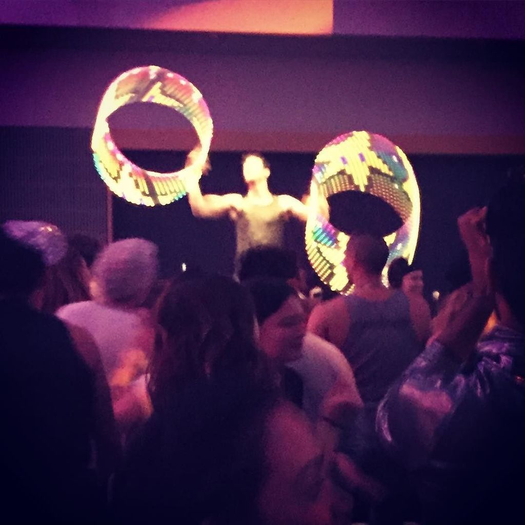 nottinbutaig's tweet photo. Stars in my eyes. #daybreakersf #rave by food4thoughtnyc https://t.co/nL9DYg12Vh