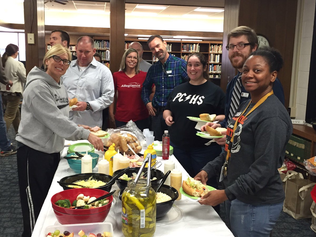 allegiancecu's tweet photo. We're at @PutnamCityHigh today serving lunch for the staff! https://t.co/DzWNYKrGjd