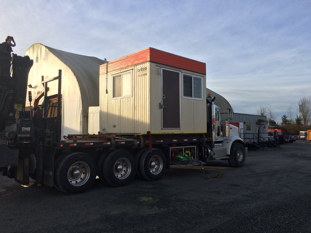 RickGauthier2's tweet photo. @StandardTC britco office trailer done like a boss. #heavylift #hiab422 #standardtc https://t.co/aCaUs4rZij
