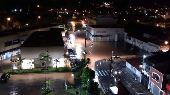 djsnakeBR's tweet photo. a storm that destroyed my city last night.. I'm so sad for all people without home https://t.co/KjWG514ieR