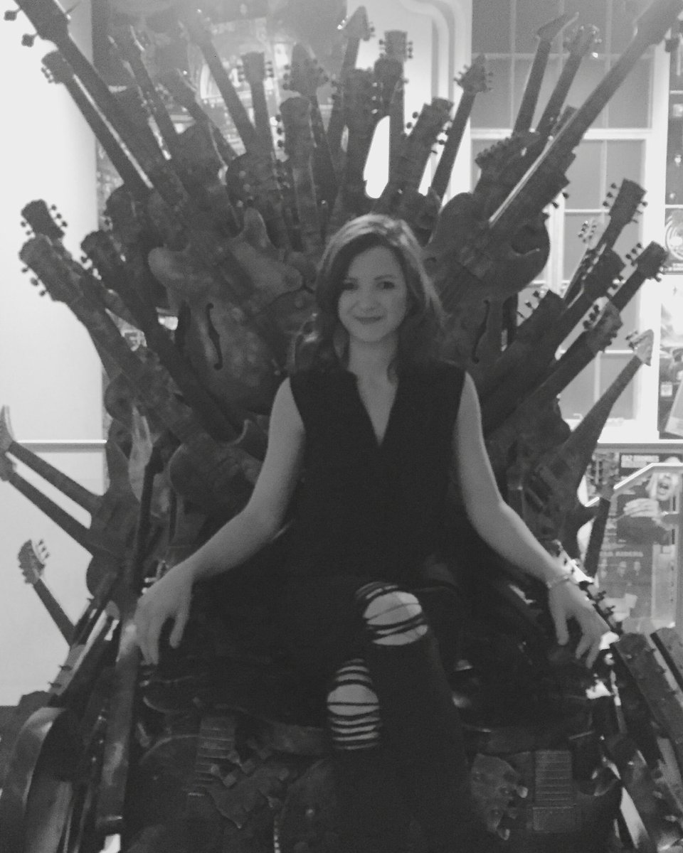 STRIKINGMATCHES's tweet photo. Well, that's a "rocking" chair if I ever saw one. 🎸🎸🎸🎸-SZ https://t.co/f2kYuCo4ds