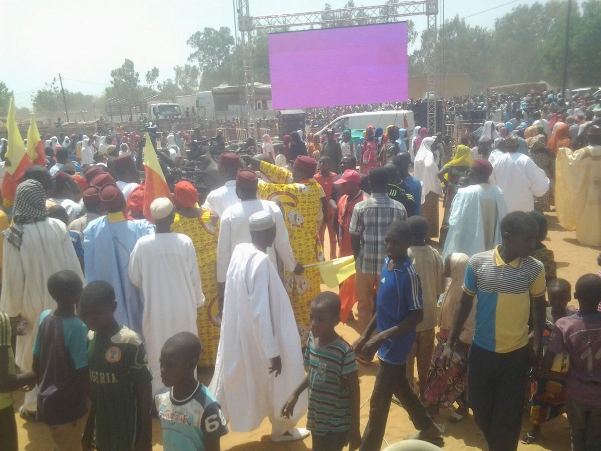 mohamedbazoum's tweet photo. #instantané # Falmey
#Élections #présidentielles #second #tour
#meeting #ambiance #Tarraya
#votez @issoufou2016 https://t.co/VztXNDTRsq