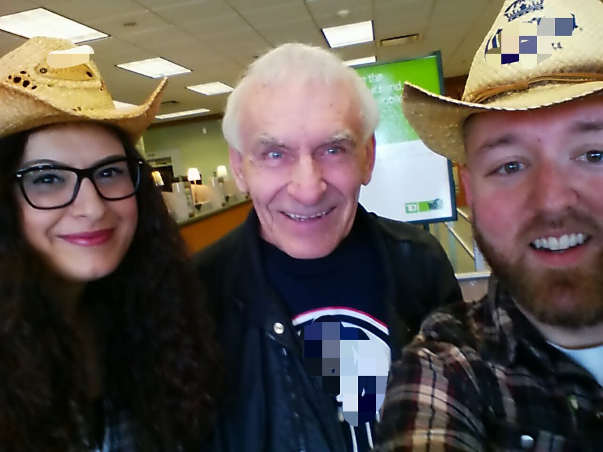 TdHamptons's tweet photo. We are teaching our customers how to save time using the TD mobile app! #roundupsavings #htww1forum https://t.co/0Px279JRF3