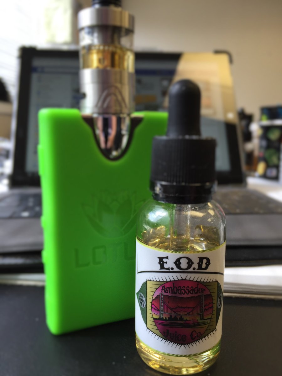 #AmbJuCo ... E.O.D.:  Red velvet cake with a warm bourbon glaze.

#TGIF #Vape #IVapeIVote