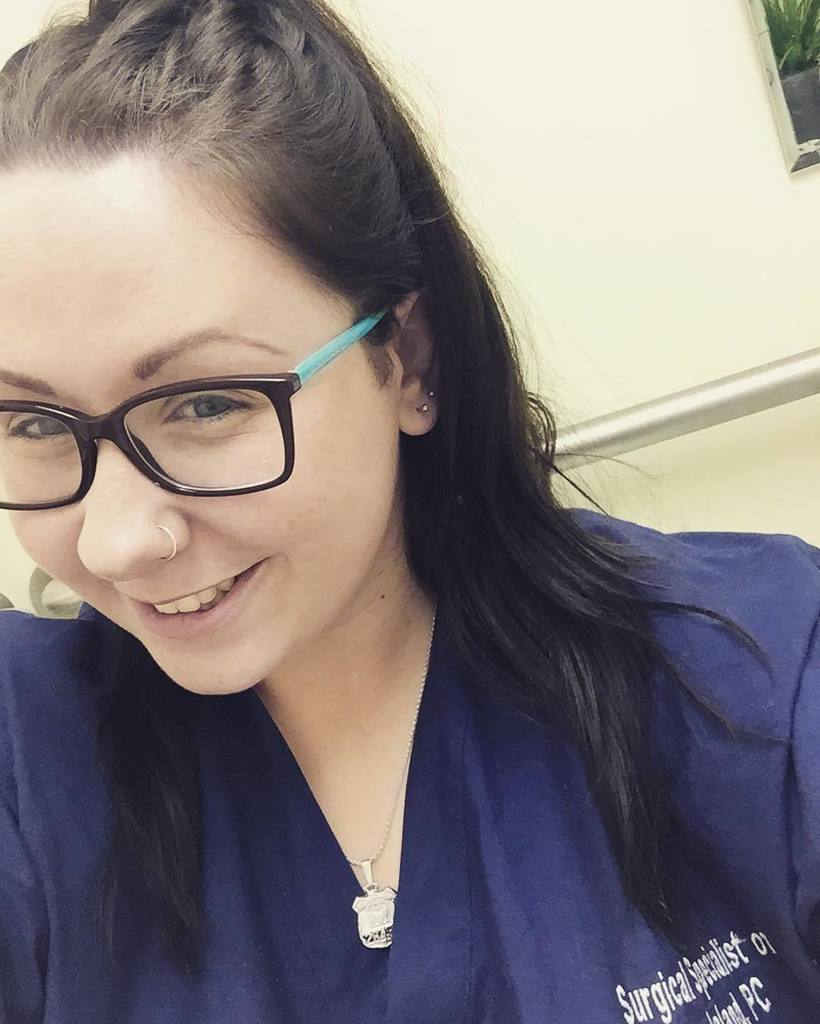 #work #workflow #surgeonassistant #surgicalpractice #medicalassistant #glasses #momswhowork #scrubs #scrublife by b…