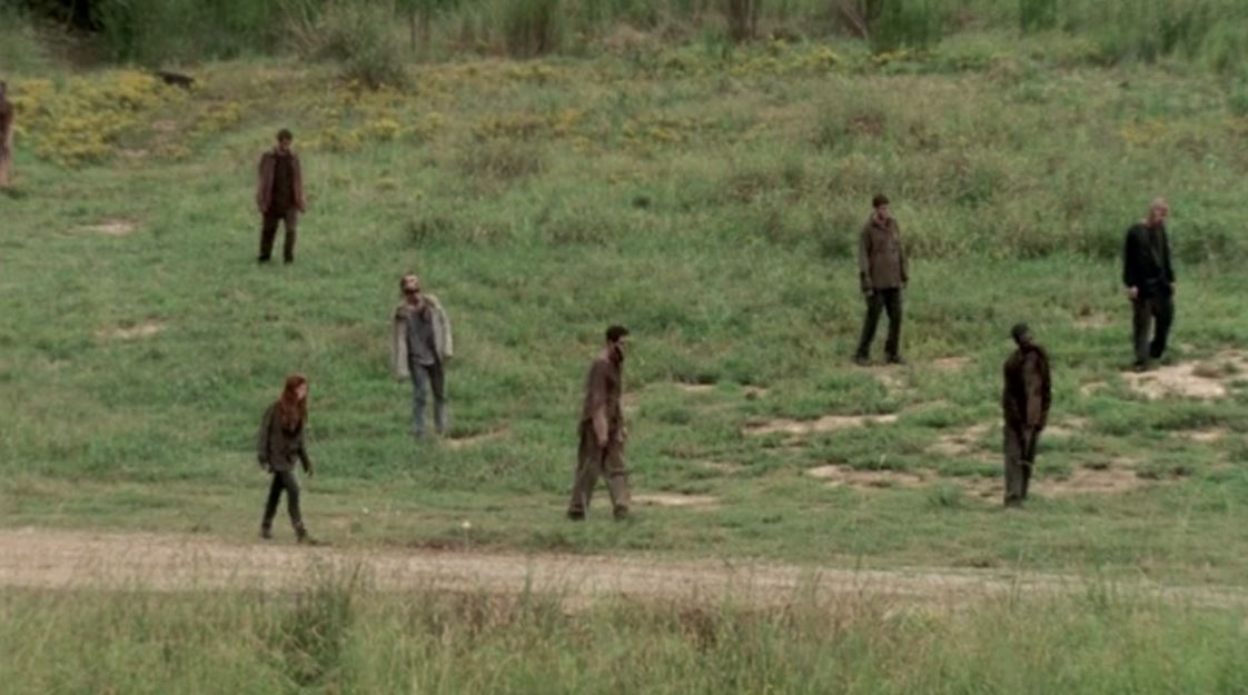 bloodyhorrific's tweet photo. #TheWalkingDead #SeasonThree #EpisodeTen #Zombies #TWD Outside the gates, walkers are beginning to swarm... https://t.co/JkNPVwM2eY