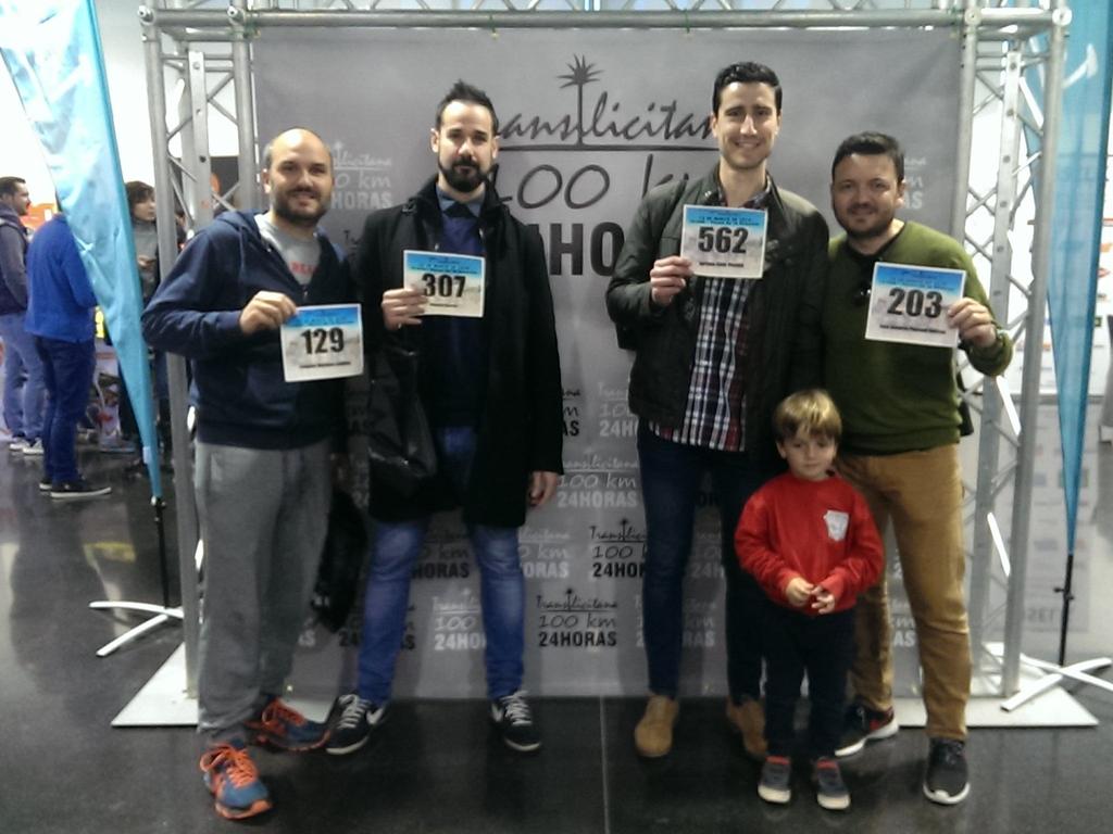 MiguelAngelGa90's tweet photo. #transilicitana2016 Este año finishers!!!! Pillando los dorsales!! https://t.co/tLc3dIXtQ4