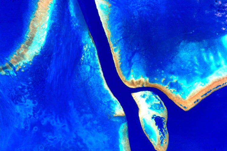 FastCompany's tweet photo. 20 stunning photos of Earth from astronaut Scott Kelly's year in space https://t.co/dIbhyIsqLB https://t.co/ne40i1Lq0v