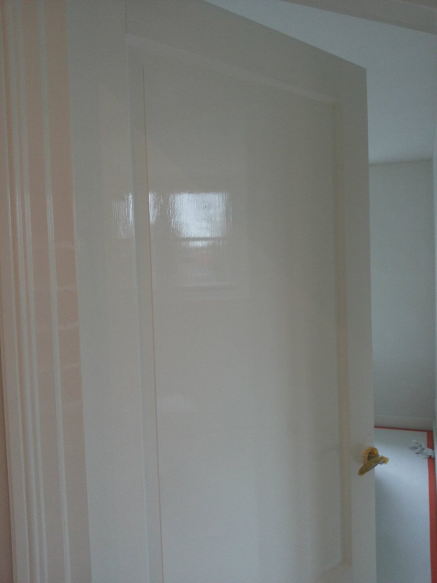 Mooi vakwerk geleverd in een vrijstaande woning met de S2U Nova Gloss van <a href="/SigmaNL/">Sigma Coatings</a> #betereschilder