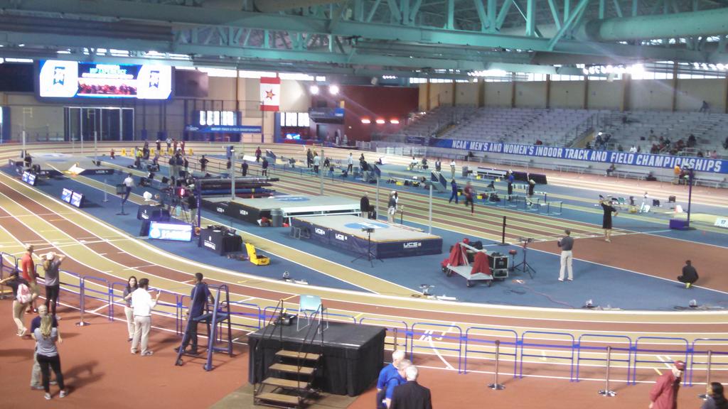CoachBrokaw's tweet image. 20 minutes away from the start at the 2016 NCAA Division I Indoor Nationals! #UNITF