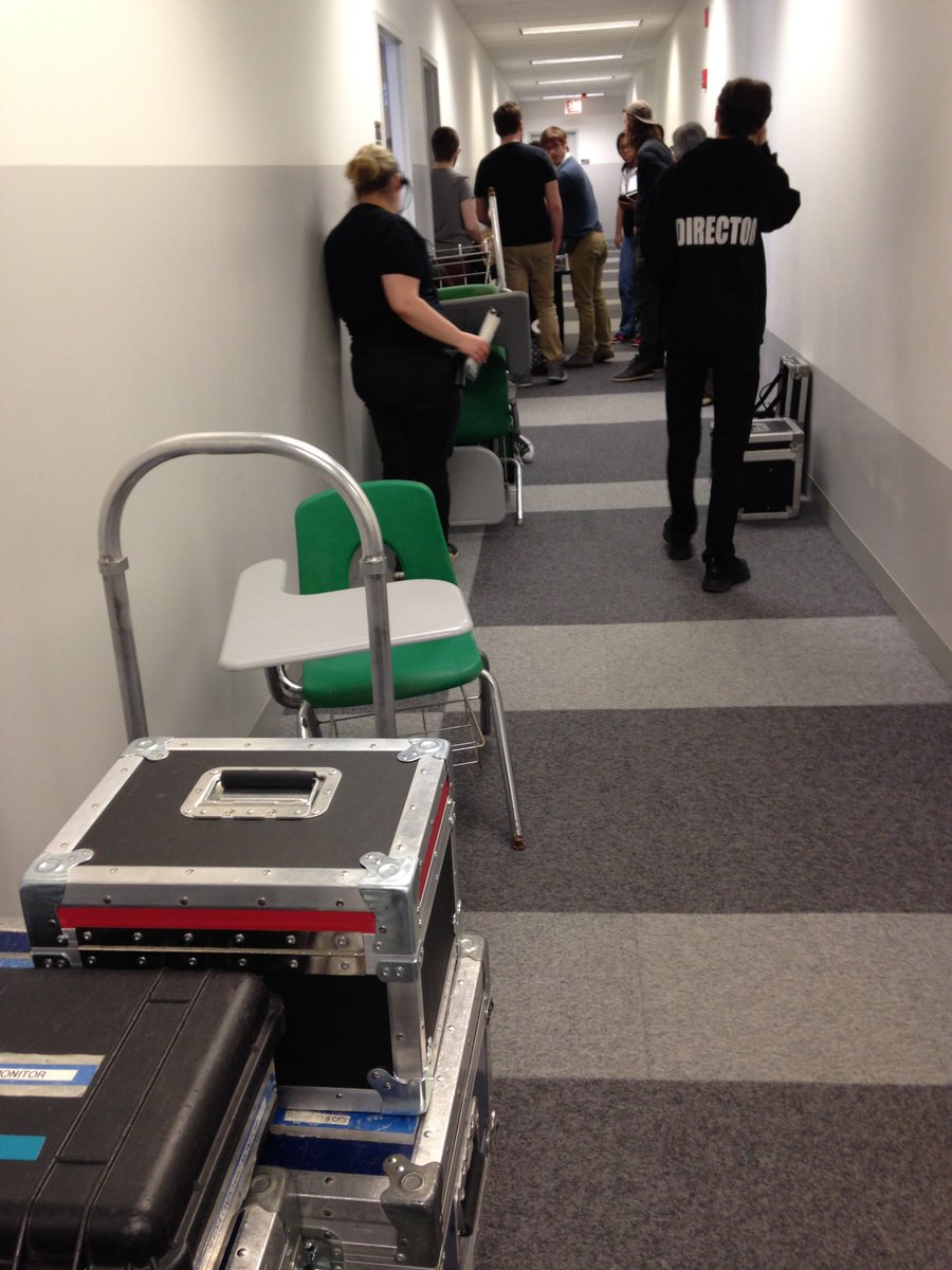 ColumCinemaTV's tweet photo. On set with #grip + #electric + #filmstudents: Trending #Practicum2016 @ColumbiaChi https://t.co/HfkCgBK5Fe