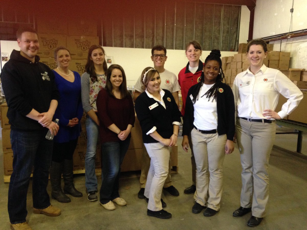 Tony_CYNH's tweet photo. 6 palates, 270 boxs to feed 135 pple for 2 mnths! Happy AmeriCorps week! #serviceselfie#AmeriCorpsWorks @CityYearNH https://t.co/K5YsF5z8Oh