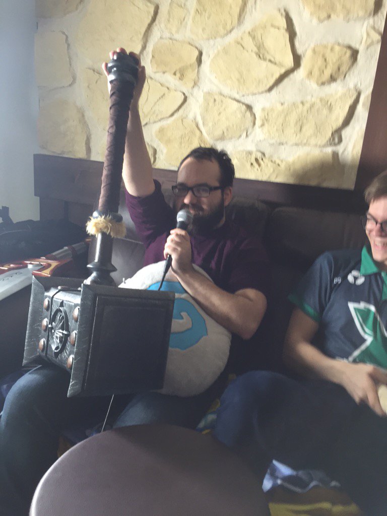 ArmaTorlk's tweet photo. Si on met #marmottelenain en TT France ! @Bestmarmotte fait un strzam en cosplay nain !! https://t.co/YPMvyLIGiA https://t.co/q3jXUXWW7J