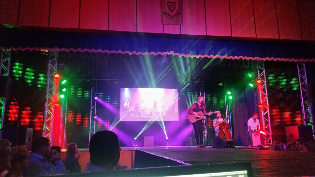 LennieMuller's tweet photo. Lekker viiiibbee hier by H/skool Waterkloof vanaand! Mnr. En Mej. Waterkloof! @Hardus_Vilj #Wangbene @anzellevs https://t.co/nX0QMFjbeG