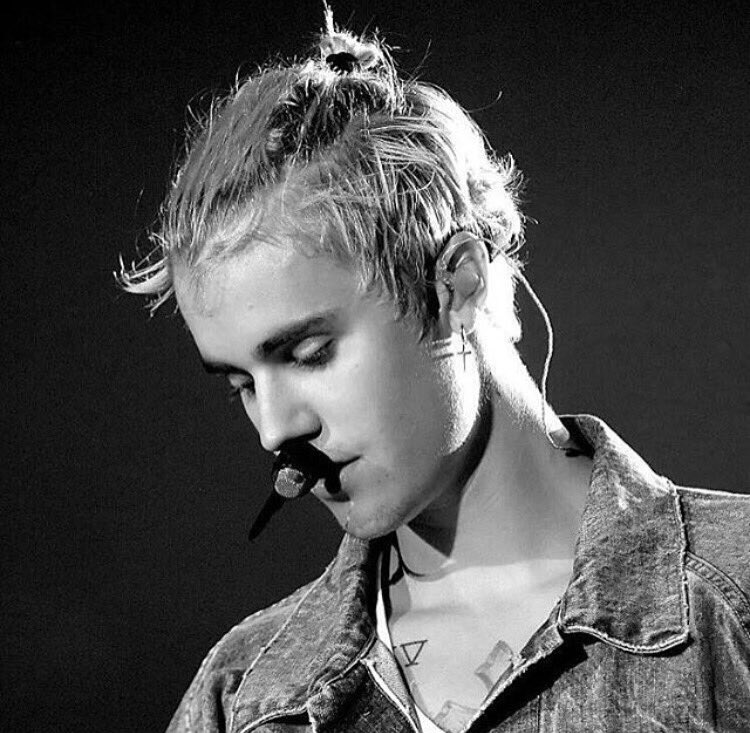 hannahhsmith_17's tweet photo. I've waited 3.5 years to see the love of my life again... 2 more days #PURPOSETOUR https://t.co/uRlMqwWzZF