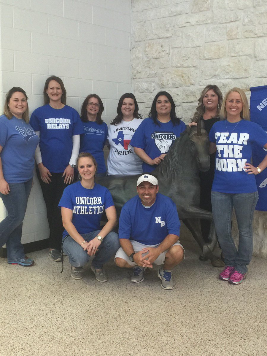 edtechlauren's tweet photo. #fearthehorn #unicornsarereal Oak Run Middle School New Braunfels,TX @TheFiveOnFox @greggutfeld #thefive https://t.co/5rC0i11K4H