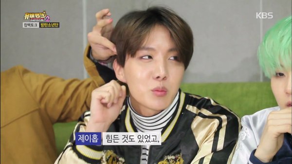 vhopeshippers's tweet photo. 91 - Tae tem um fetiche qualquer com o cabelo de Hobi https://t.co/WteHFg2MDF