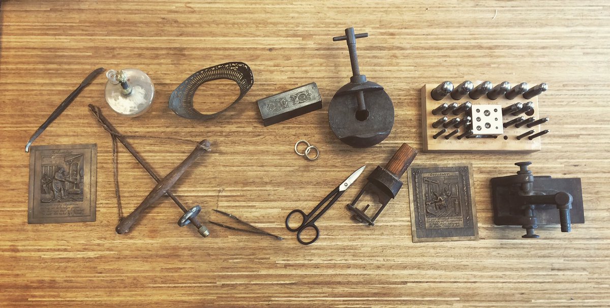 anneh87's tweet photo. Pretty vintage goldsmith tools ✌️☺️⚒ #goudsmid #goldsmith #jewelrydesign #vintage #tools https://t.co/92lmTQK5u5