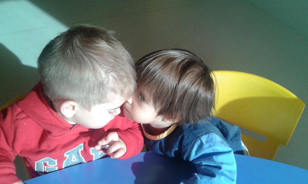 MoniNovaschool's tweet photo. "¿De qué color es un beso?" @Novaschool_es @GemmaPrezSchez @Tania_C_M @jesicadvodafone @CasadoLydia @rosa22012505 https://t.co/MUv9SyxXyy