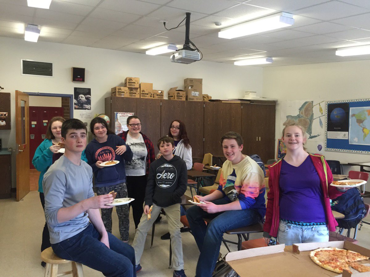 mcs_wildcats's tweet photo. CFES Mentoring students enjoy pizza from Mr. Richtsmeier! An awesome reward for  @MCSGoodVibes tweeting! https://t.co/urBZE0c1J9