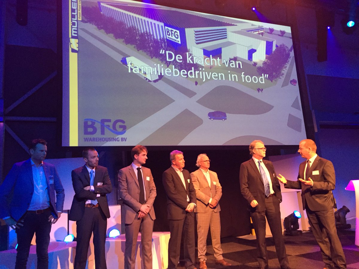 GerardRenkema's tweet photo. Vanm opening nieuwe Warehouse Bieze Food Group in Nijkerk. Samen met Müller Logistics. Prachtig en enorm duurzaam https://t.co/kZpYoHyDAP
