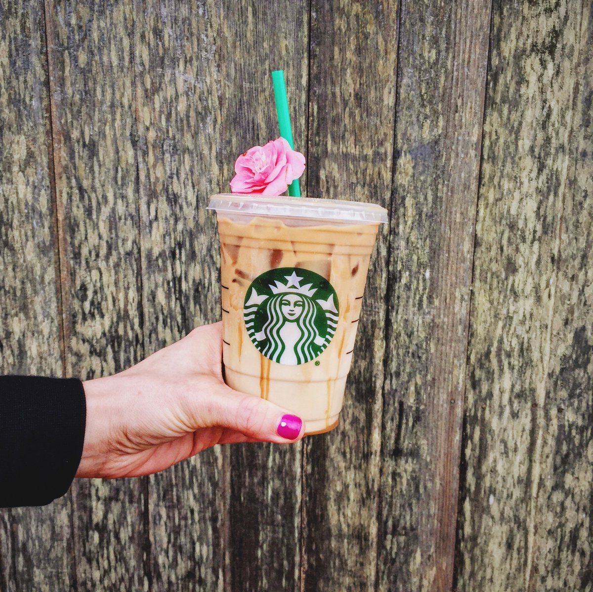 Starbucks's tweet photo. Caramelly sweet
Drizzly treat
Layers of joy
Each time we meet
#IcedCaramelMacchiato https://t.co/TunESDyTz4