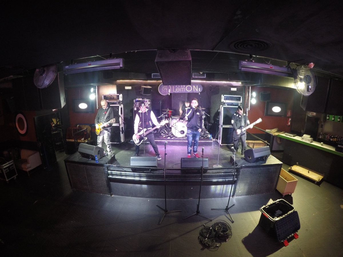 kaotikooficial's tweet photo. probando en #madrid #kaotikoontour #sindicatodelcrimen #codigorock @elgarajeprod @salalemonlive @Maldito_Records https://t.co/3nUL2lQzU3