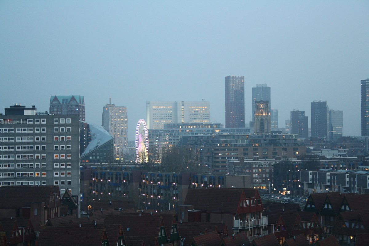 EllenSchras's tweet photo. Nice! RT @010MyCity: Het #reuzerad . Met verlichting vanaf invallen schemering tot duisternis. https://t.co/jhluh2WmqJ
