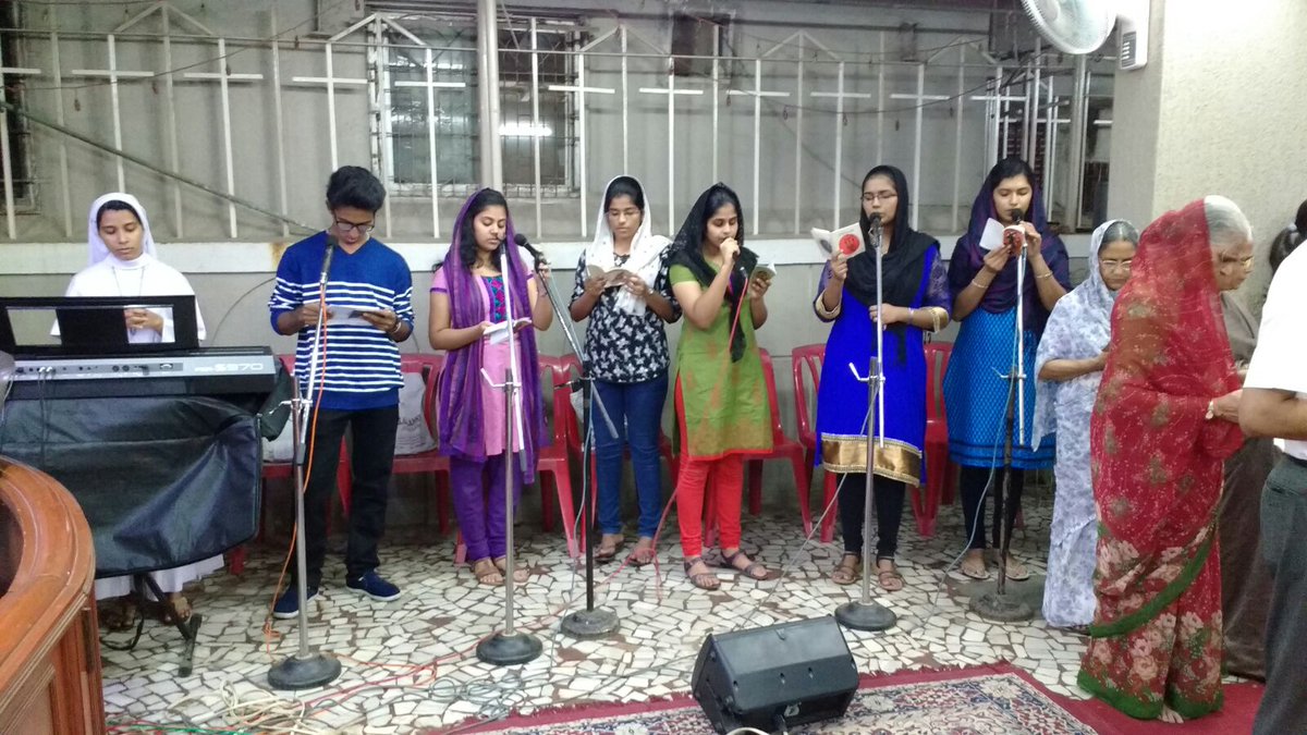 KEYKalina's tweet photo. #WayOfTheCross #IndianChurch #SyroMalabar #CatholicYouth #Lent2016 #YearOfMercy #Faith #JesusIsTheWay https://t.co/8DNNbl32aL