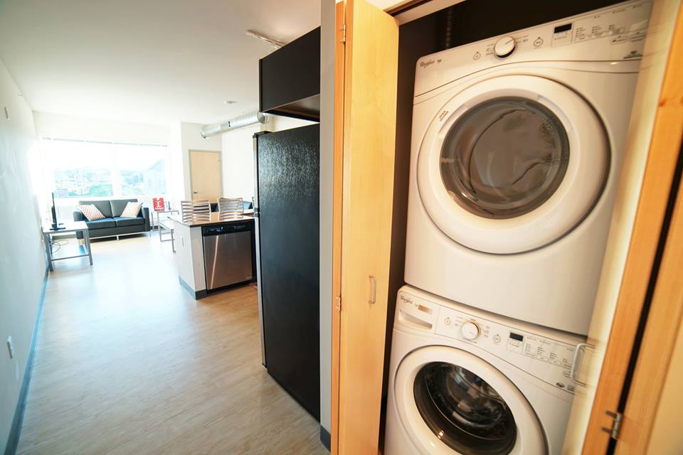 VarsityQuarters's tweet image. Never again will you have to think to yourself, "Do I have enough quarters?" #InUnitLaundry #Free